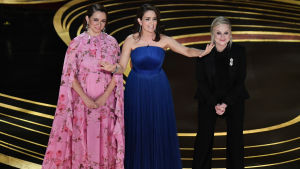 Maya Rudolph, Tina Fey och Amy Poehler skulle passa bra som värdar för Oscarsgalan. Maya Rudolph, Tina Fey och Amy Poehler på Oscarsgalan 2019.