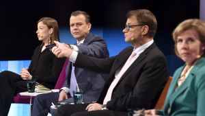 Li Andersson, Petteri Orpo, Juha Sipilä och Anna-Maja Henriksson. Li Andersson, Petteri Orpo, Juha Sipilä och Anna-Maja Henriksson samlade till partiledardebatt.