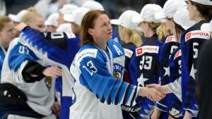 Lejonlegendaren Riikka Sallinen, 45, kan ha gjort sin sista landskamp. Riikka Sallinen efter VM-finalen.