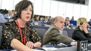 Labourparlamentarikern Theresa Griffin hoppa på en konstruktiv valrörelse. Theresa Griffin