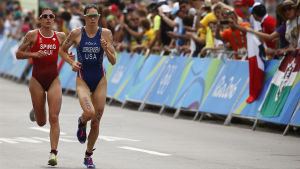 USA:s Gwen Jorgensen vann OS-guldet i triathlon i Rio före Nicola Spirig från Schweiz. USA:s Gwen Jorgensen vann OS-guldet i triathlon i Rio före Nicola Spirig från Schweiz.