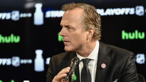 Jon Cooper vet att Steven Stamkos är spelsugen Jon Cooper blickar åt sidan på presskonferens.
