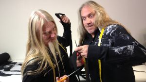 Nightwishin Marco Hietala ja Tarotin Tommi Salmela ovat Mankin ja Seijan vakioasiakkaita. Marco Hietala ja Tommi Salmela askartelevat Stradalle keikka-asuja.
