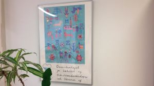 En del av närståendevårdarna vill inte bekräfta sin status. Tavla på närståendevårdarförbundets kansli.