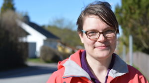 Övervakande veterinär Pia Haltiala säger att en kattägare kan få böter om katten besöker till exempel en lekplats. Ledande veterinär Pia Haltiala.