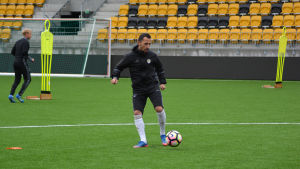 Erfan Zeneli jagar sin femte cuptitel. Erfan Zeneli gör sig redo för cupfinal i Seinäjoki.
