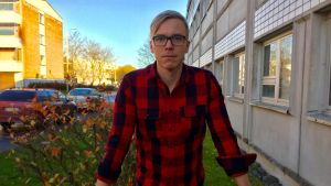 Janne Berg är forskare vid Åbo Akademi. Janne Berg utanför Yle i Vasa.