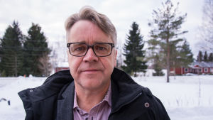 Kristdemokraten Peter Östman planerar att ställa upp i landskapsvalet trots att det betyder ännu större problem att få tiden att räcka till. Peter Östman.