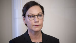 Utrikeshandels- och utvecklingsminister Anne-Mari Virolainen (Saml) Anne-Mari Virolainen (kok.) ulkomaankauppa- ja kehitysministeri.