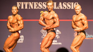 Pontus Reini, i mitten, deltog i Fitness Classic den 21 april. Han kom hem med guld- och silvermedalj. Till vänster om Reini står Alexander Espaillat och till höger Tuukka Heikkinen. Bilden är från den öppna klassen i klassisk bodybuilding. Pontus Reini (i mitten) deltog i Fitness Classic 21.4.2018.