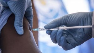 Under de senaste åren har WHO experimenterat med olika vaccin mot ebola. Försöken har sett allt mer lovande ut med tiden men fram till den senaste nyheten har inga stora genombrott gjorts. WHO försöker motarbeta utbrottet med ett nytt vaccin