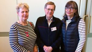 Iwe Ekström, Henry Rask och Kati Ehrnrooth sjunger i kören Kråksången. Iwe Ekström, Henry Rask och Kati Ehrnrooth från kören Kråksången.