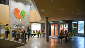 Saska kommer också att röra sig i Nickby Hjärta den här hösten. Arrangörerna väntar på att gästerna ska komma till skoldiskot