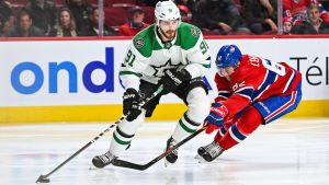 Montreals Artturi Lehkonen försvarar mot Dallas Tyler Seguin. Montreals Artturi Lehkonen försvarar mot Dallas Tyler Seguin.