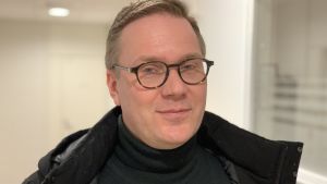 Enligt stadsdirektören Mats Brandt borde marknaden inte ordnas. Mats Brandt, stadsdirektör i Nykarleby.