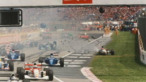 Jyrki Järvilehto och Pedro Lamy hade tur i oturen. JJ Lehto blev påkörd i starten av F1-loppet i Imola 1994.