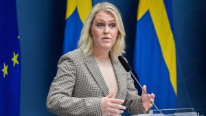 Socialminister Lena Hallengren tycker inte 25 procent nödvändigtvis är en hög andel som säger nej, och tror siffran minskar snart. Lena hallengren