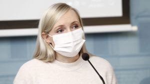 Inrikesminister Maria Ohisalo (Gröna) anser att det inte finns någon patentlösning, utan problematiken kring papperslösa måste ses från många synvinklar. Maria Ohisalo
