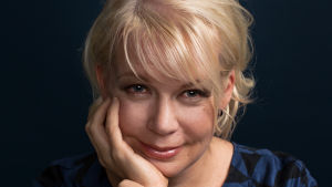 kirjailija Elina Hirvonen