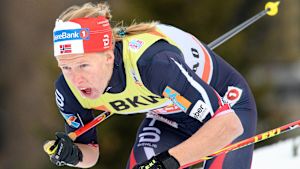 Silje Øyre Slind får stanna hemma då kollegorna åker till Kanada. Silje Øyre Slind åker med gul väst.