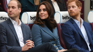 Storbritanniens prinsar William, Harry och Catherine, hertiginna av Cambridge. Storbritanniens prinsar William, Harry och Catherine, hertiginna av Cambridge.