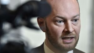 Sampo Terho höll en kort pressträff strax efter att han hade fått höra nyheten om Turunens avhopp. Sampo Terho.
