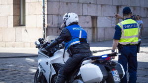 - Det här förslaget riskerar att hota förtroendet mellan medborgare och polisen, säger sociolog Eeva Luhtakallio. Poliisi