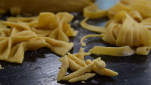 Valmista trofie pastaa pöydällä
