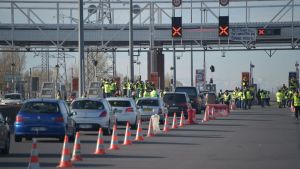 Demonstranter i reflexvästar blockerar en vägtull i Muret, nära Toulouse, på lördagen. Demonstranter i reflexvästar blockerar en vägtull i Muret, nära Toulouse, på lördagen.