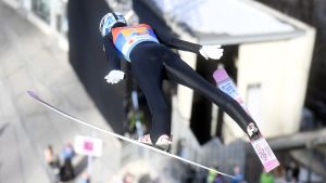 Eetu Nousiainen hoppar i lagbacken