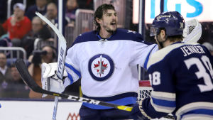 Winnipeg Jets målvakt Connor Hellebuyck räddade 40 skott. Winnipeg Jets målvakt Connor Hellebuyck räddade 40 skott.