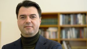 Oppositionsledaren Lulzim Basha. Lulzim Basha, ledare för oppositionspartiet Demokratiska partiet som kräver premiärministern Edi Ramas avgång
