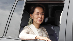 Aung San Suu Kyi under ett besök hos jordbrukare i Irrawaddy-floddeltat i slutet av juni 2019. Aung San Suu Kyi under ett besök hos jordbrukare i Irrawaddy-floddeltat i slutet av juni 2019.