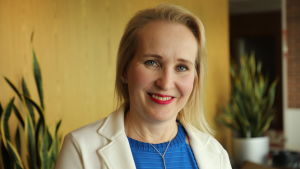 Minna Helle på Teknologiindustrin säger att arbetsgivarna inte kommer att pruta på konkurrenskraften. Minna Helle är arbetsmarknadsdirektör på Teknologiindustrin