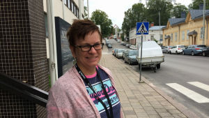 Linda Suominen pendlar Pargas-Åbo och kan använda den nya expressturen. Linda Suominen står vid Henriksgatan vid Akademikvarteren i Åbo.