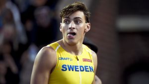Publiken åt ur Duplantis hand under Sverigekampen. Armand Duplantis i Sverigekampen.