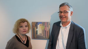 Kaskös stadsdirektör Minna Nikander och Närpes dito Hans-Erik Lindqvist. En allvarlig Minna Nikander står bredvid en leende Hans-Erik Lindqvist.