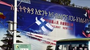 Finlands flagga syns i gatubilden i Addis Abbeba Finlands flagga vajar i Addis Abbeba under president Niinistös besök 15.10.2019