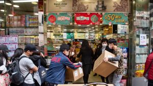 Coronavirusutbrottet i Kina kan ha allvarliga följder för den globala handeln och ekonomin. Coronavirusutbrottet i Kina kan ha allvarliga följder för den globala handeln och ekonomin.