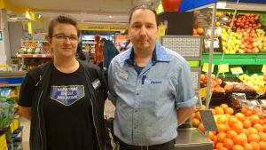 Butikschef Maria Castrén och biträdande butikschef Tony Kiviniitty. Maria Castrén och Tony Kiviniitty.