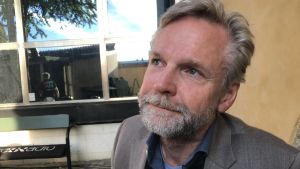 Sveriges radios politiska kommentator Tomas Ramberg. Porträttbild på journalisten Tomas Ramberg.