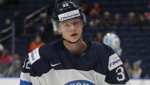 Aleksi Heponiemi är ytter i den finländska förstakedjan. Aleksi Heponiemi är ytter i den finländska förstakedjan.
