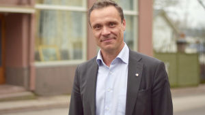 Robert Nyman säger att den specialiserade sjukvården är dyr för kommunen. Personporträtt på Robert Nyman