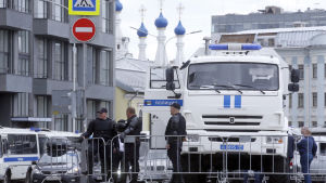 Polisen har slagit en ring runt Tverskaja-gatan där aktivister planerade att trotsa demonstrationsförbudet i stadskärnan Polisen har slagit en ring runt Tverskaja-gatan där aktivister planerade att trotss demonstrationsförbudet