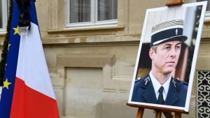 Polisen Arnaud Beltrame dödades i samband med gisslandramat. Polisen Arnaud Beltrame dödades i samband med ett gisslandrama.