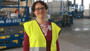 Odes bibliotekschef Anna-Maria Soininvaara säger att de praktiska arrangemangen ännu behöver lite justering. Bibliotekschef Anna-Maria Soininvaara