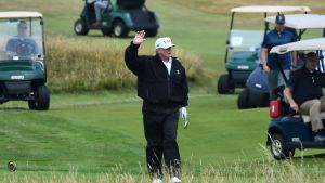 President Trump tar det lugnt på sin lyxiga golfanläggning. President Trump tar det lugnt på sin lyxiga golfanläggning.