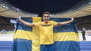 Armand Duplantis är bara 19 år gammal, men håller yttersta världsklass. Armand Duplantis jublar.