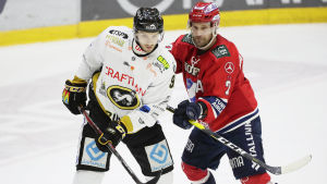 Kärpät är regerande mästare och leder serien. Oskar Osala, ishockeyspelare