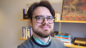 Facebook ger aldrig tidigare skådade möjligheter för annönsörer att nå olika målgrupper med individuella budskap, säger Robert Ciuchita, forskardoktor i marknadsföring. Porträttbild av Robert Ciuchita, forskardoktor i marknadsföring vid Hanken.